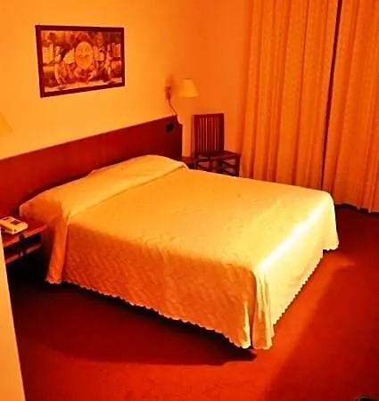 Ponte Vecchio Hotel 2*